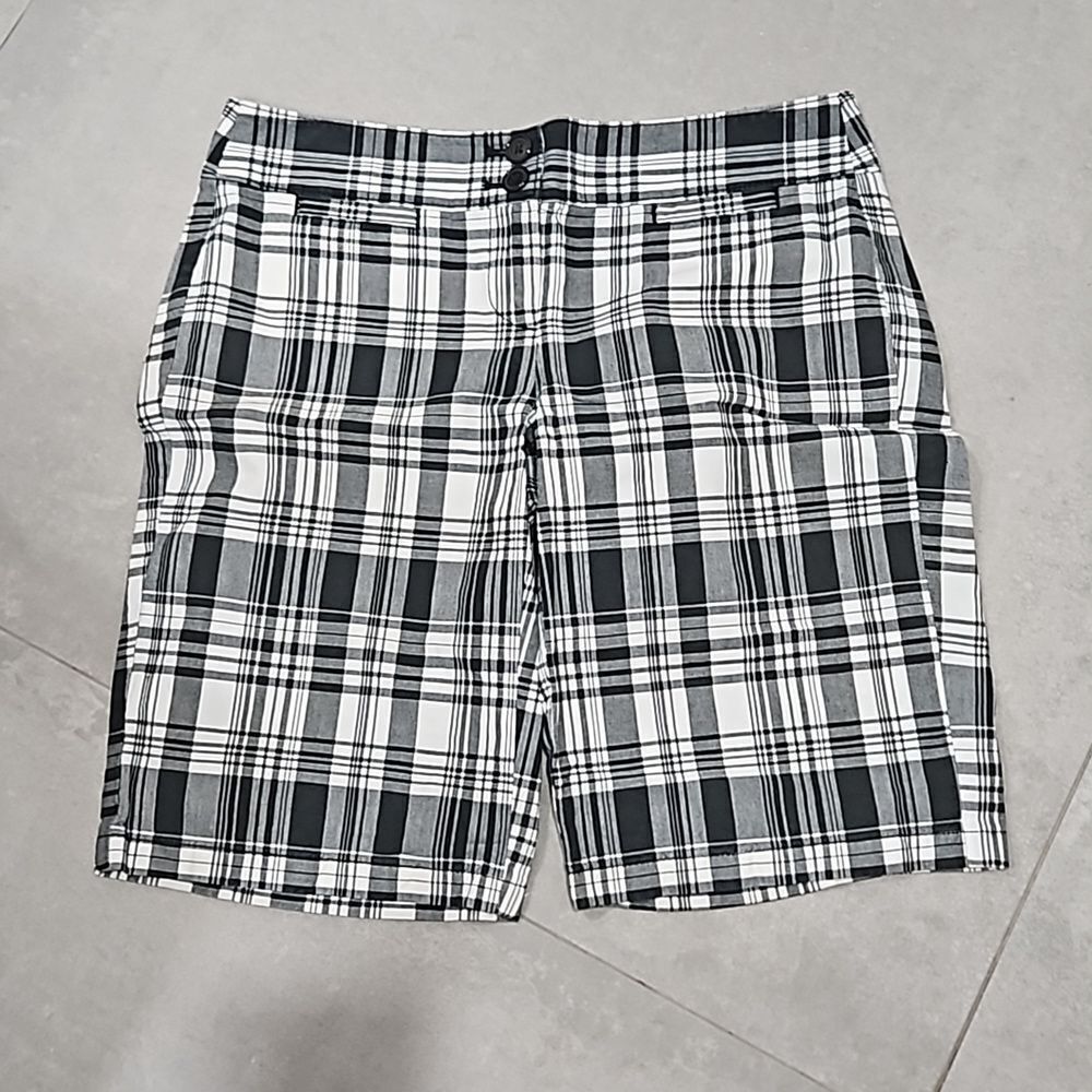Ann Taylor Signature Fit Shorts